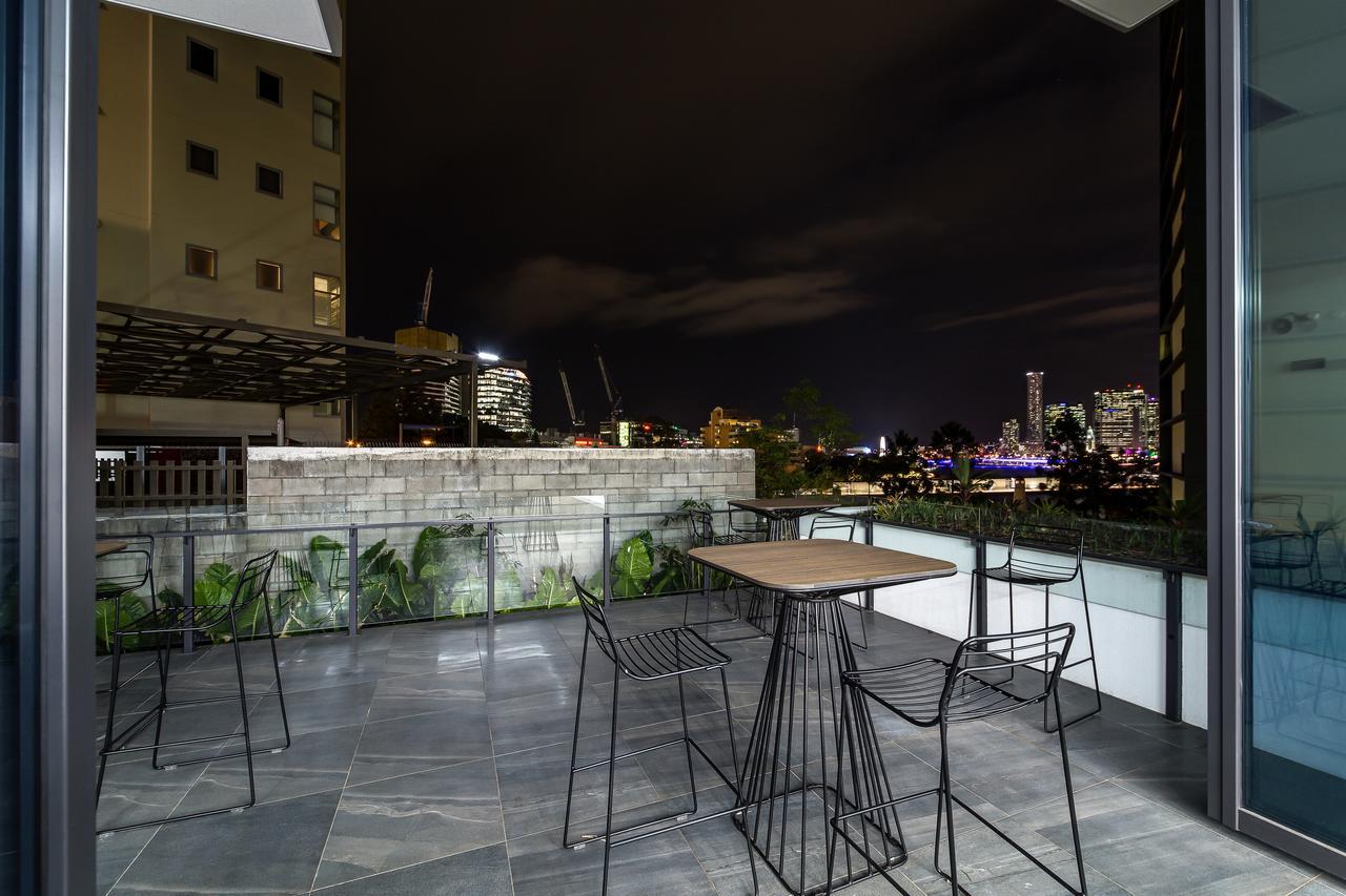 Отель Courtyard By Marriott Brisbane South Bank Экстерьер фото