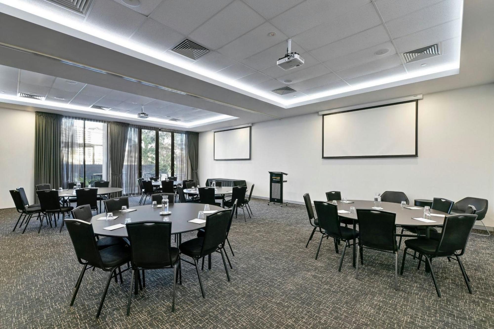 Отель Courtyard By Marriott Brisbane South Bank Экстерьер фото