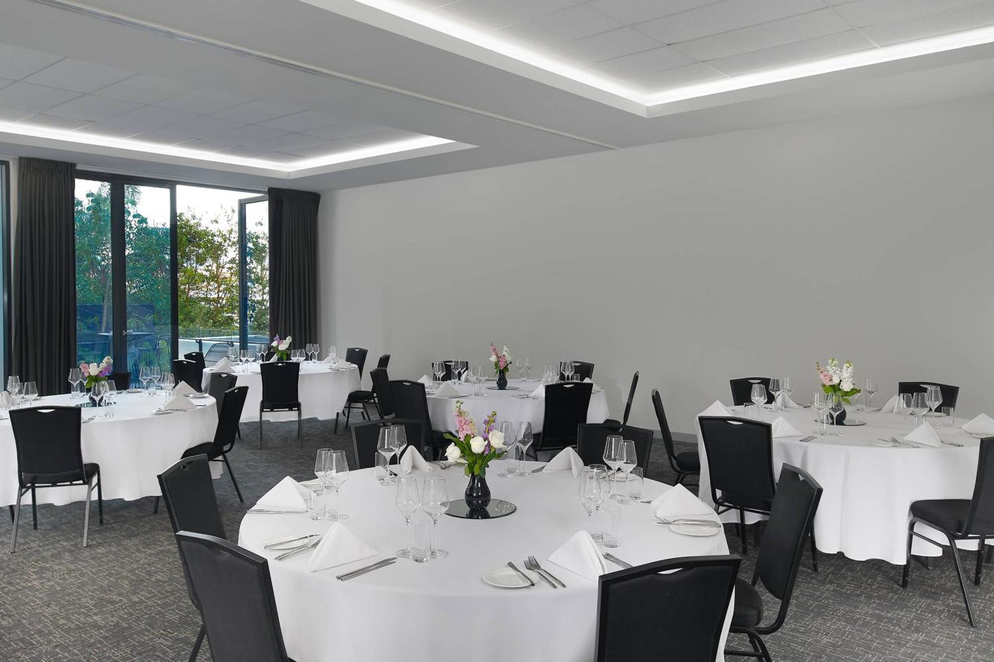 Отель Courtyard By Marriott Brisbane South Bank Экстерьер фото