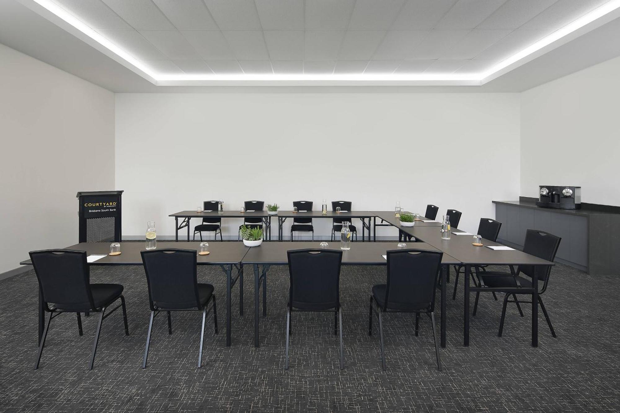 Отель Courtyard By Marriott Brisbane South Bank Экстерьер фото