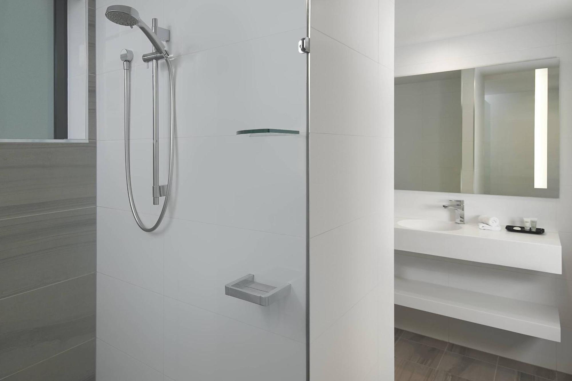 Отель Courtyard By Marriott Brisbane South Bank Экстерьер фото