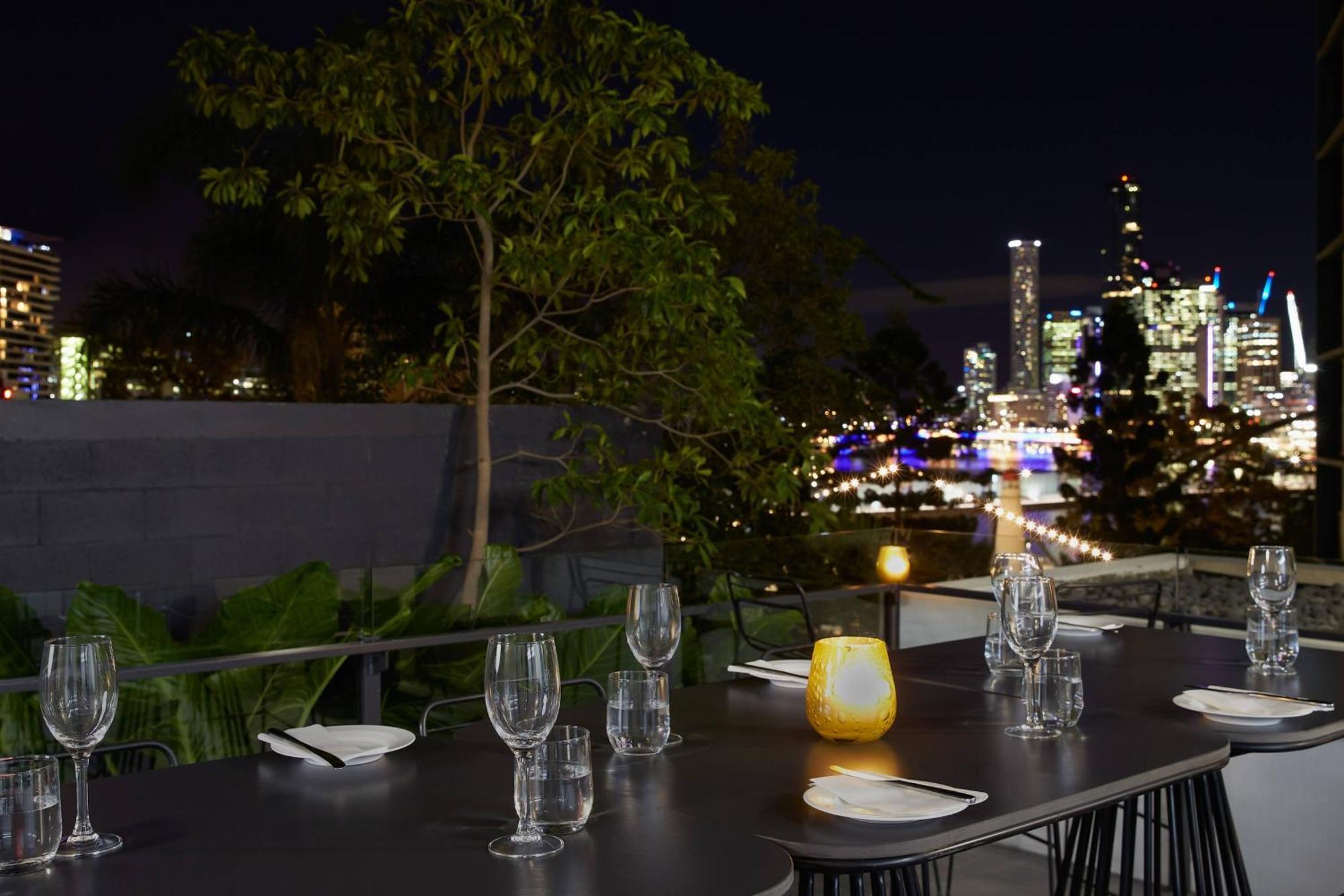Отель Courtyard By Marriott Brisbane South Bank Экстерьер фото